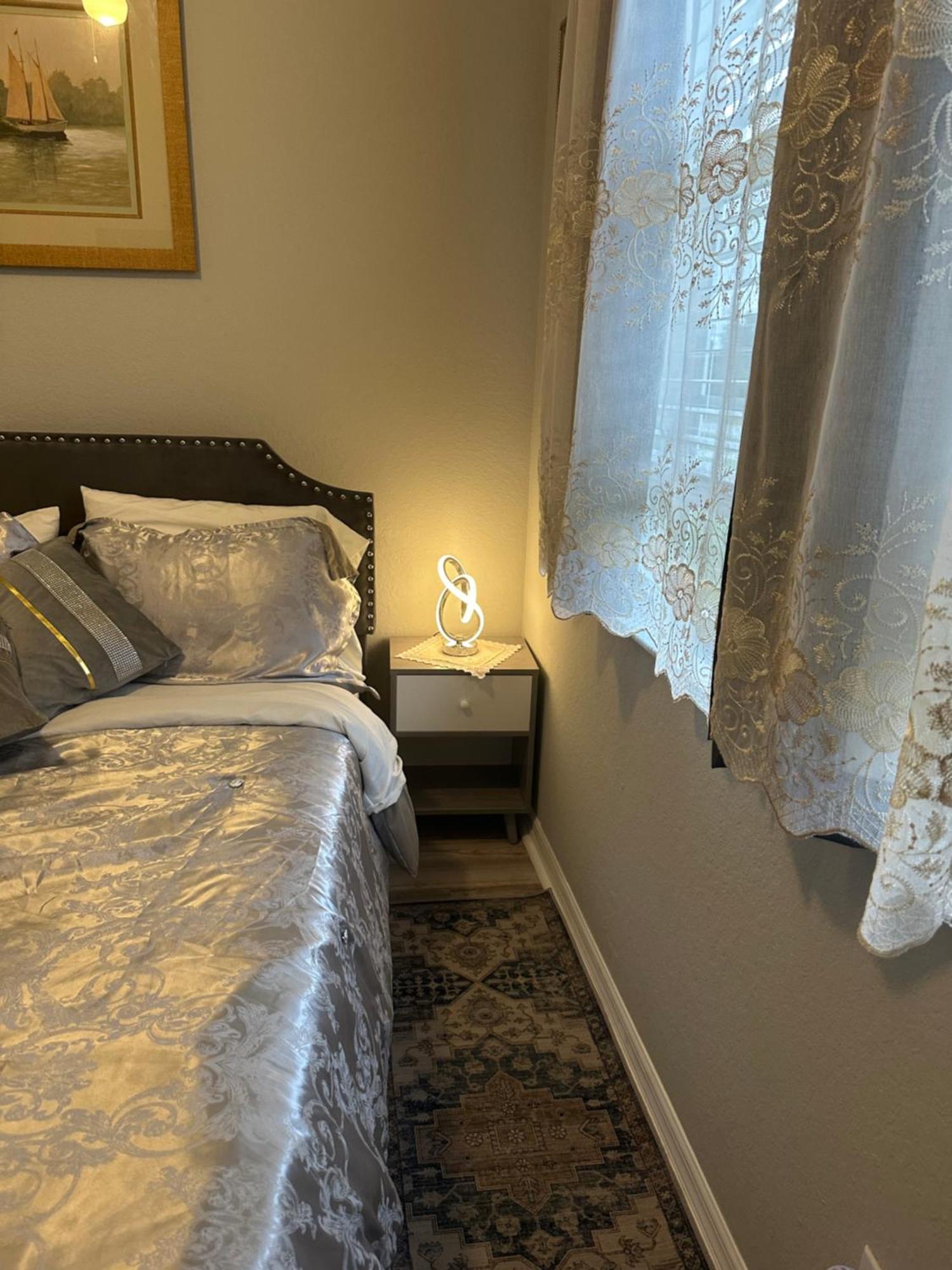 Quiet Room In A Family Home Lehigh Acres Exterior foto